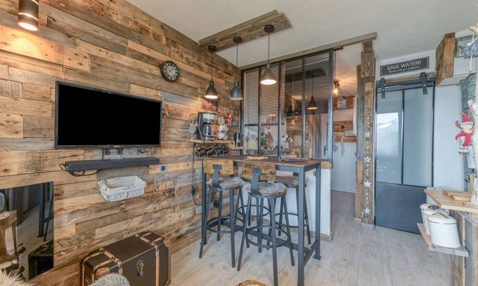 Eclose-Ouest Apartment | Studio 'Exceptional View' with Mountain View, Balcony and Wi-Fi
