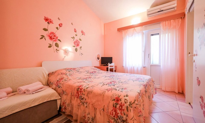 Brbinj Apartment | Studio flat with terrace Brbinj, Dugi otok (AS-8160-b)