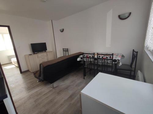 Grand-Fort-Philippe Apartment | Studio Foch 2