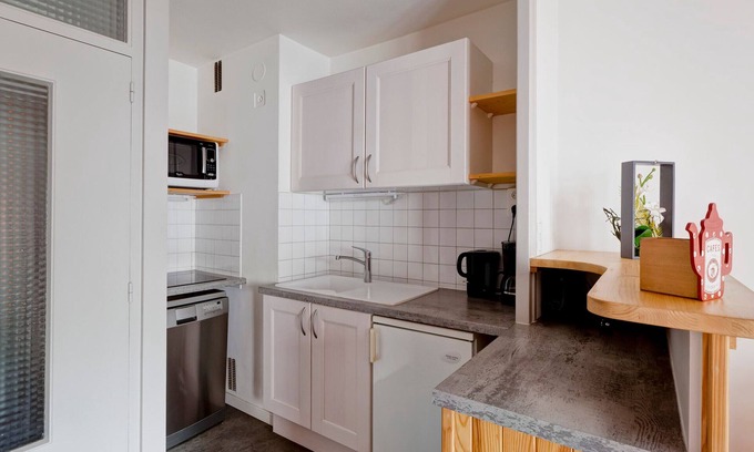 Brides-les-Bains Apartment | Studio for 2 in Brides-les-Bains - Central Location with Balcony & Parking