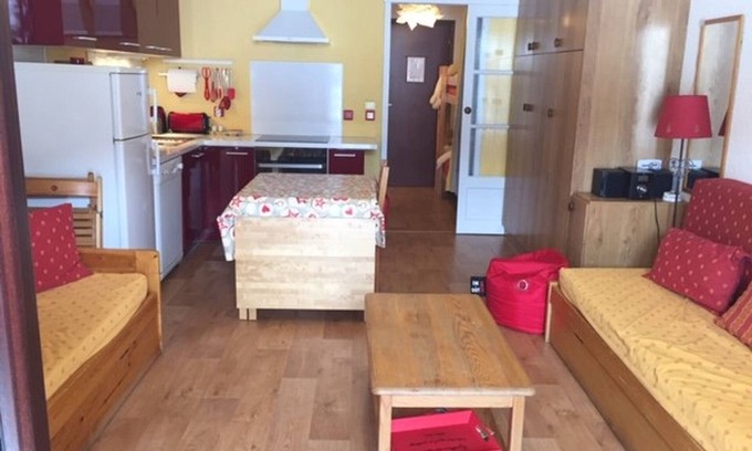 Risoul Apartment | Studio for 4 at ski-in/ski-out with balcony, pets allowed