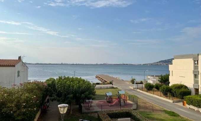 Balaruc-les-Bains Apartment | Studio in Balaruc-les-Bains with air conditioning and pets allowed