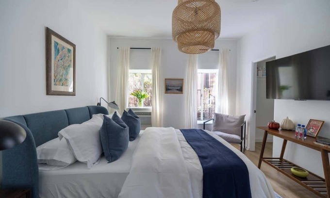Beachwood Canyon Apartment | Studio in Beachwood Canyon