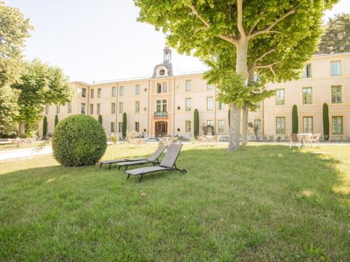 Montbrun-les-Bains Apartment | Studio in Montbrun Castle with Pool