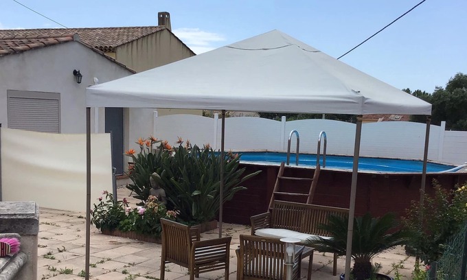 La Seyne-sur-Mer Apartment | Studio in villa with pool