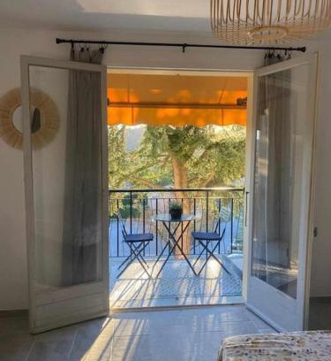 Greoux-les-Bains Apartment | Studio les fontaines