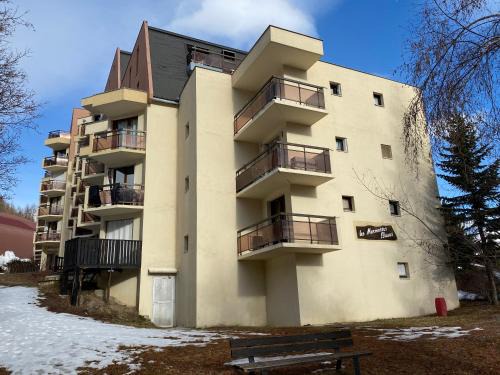 Pra Loup Apartment | Studio Les Marmottes Bleues PRALOUP 1500