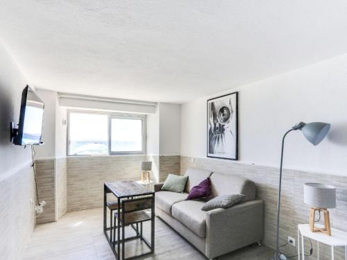 Le Lavandou Apartment | Studio Les Sables d'Aiguebelle-1 by Interhome