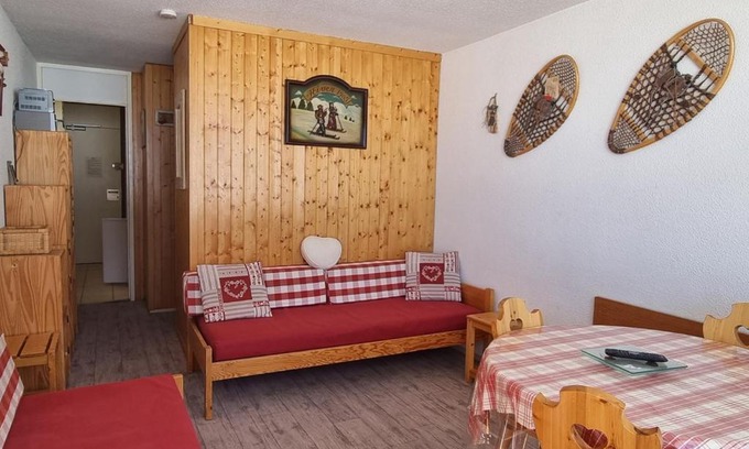 Aime Apartment | Studio lumineux cabine ski-in/ski-out, 3/4 pers, vue pistes - FR-1-181-2595