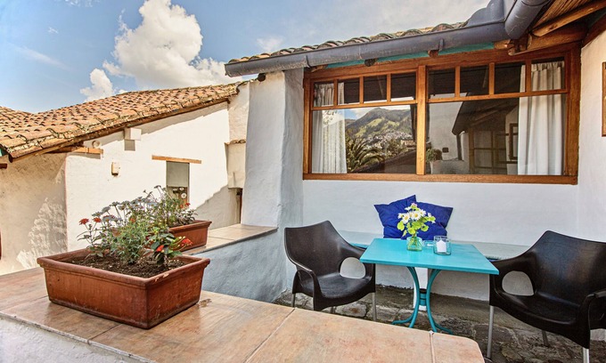 Centro Historico Apartment | Studio Mariposa with beautiful gardens in Historical Quito
