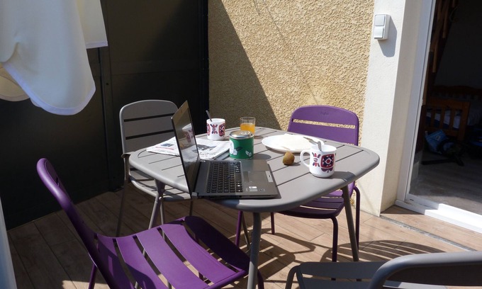 Valras-Plage Apartment | Studio n ° 3 with terrace for 4 people.