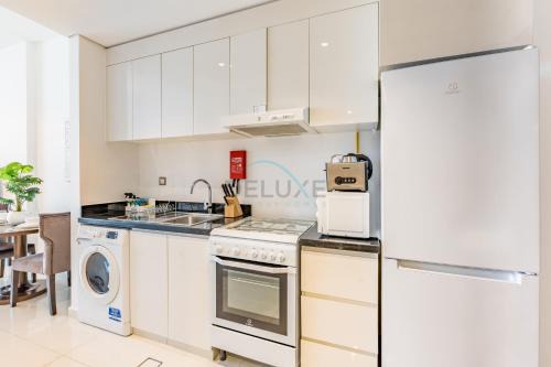 Jumeirah Village Apartment | Studio Overlooking the Pool, Close to Parks, Grocery Stores, and Circle Mall, Damac Ghalia, JVC by Deluxe Holiday Homes