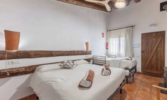 Santo Tome del Puerto Apartment | Studio 'Pato' with Mountain View and Private Garden