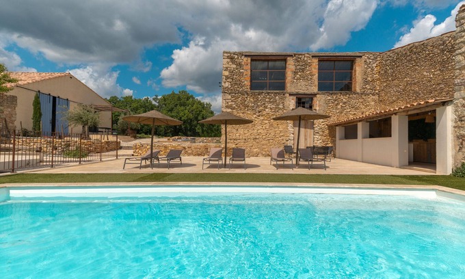 Esparron Apartment | Studio 'Petit Loft A La Campagne' with shared pool, balcony and air conditioning