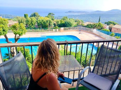 La Croix-Valmer Apartment | STUDIO POOL HOUSE MDT 2 ETOILES VUE MER PANORAMIQUE AMAZING SEA VIEW WIFI LINGE LINEN INCLUT AIRCONDITIOn