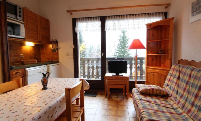 Les Carroz-d'Araches Apartment | Studio pour 4 personnes avec balcon et équipements, au pied des pistes et à 550m du village - FR-1-572-157