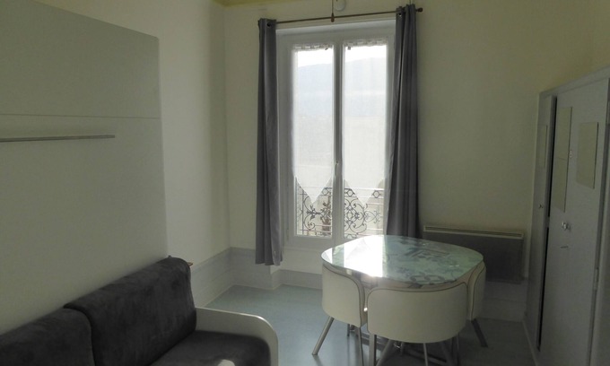 Aix-les-Bains Apartment | Studio Pour Cure Aix-les-bains