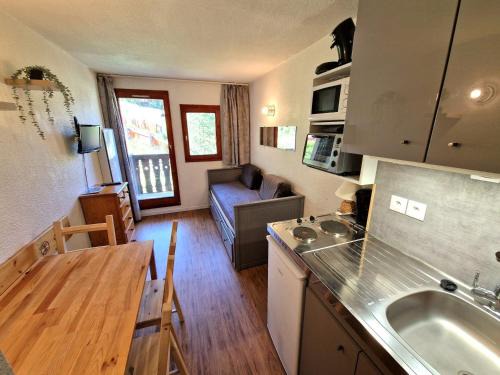 Valfrejus Apartment | Studio rénové 2-3 personnes à Valfréjus, balcon et vue piste - FR-1-265-229
