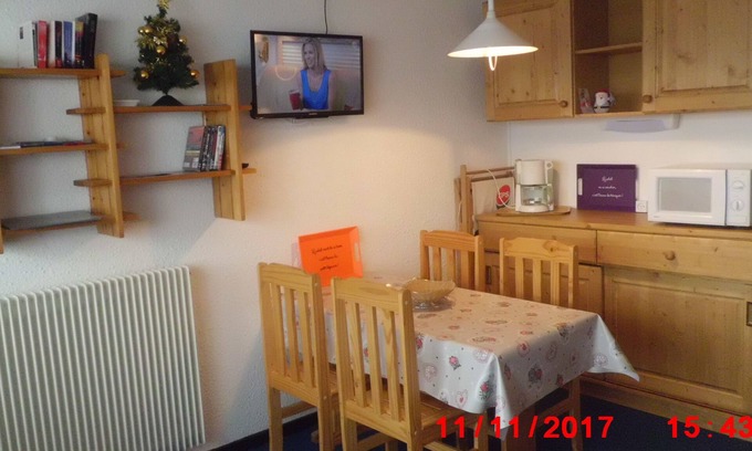 Les Menuires Apartment | STUDIO RDCh 4 people at the foot of the tracks in the heart of the CROISETTE. Full sun