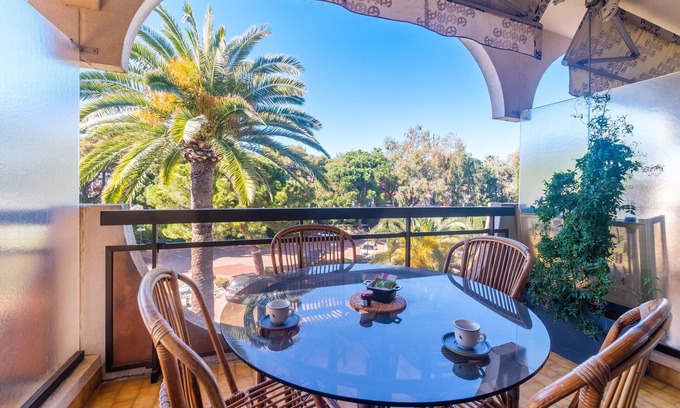 Villeneuve Loubet Beach Apartment | Studio "Riviera de Bahia" with swimming pool in a park with trees, Wifi and air conditioning