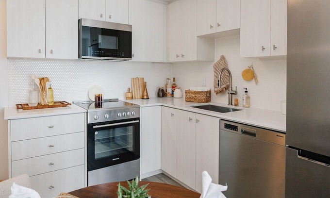 Kitchener Apartment | Studio Sanctuary in DTK - BBQ Terrace, Wifi, Gym