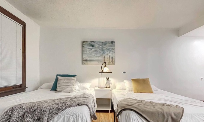 Downtown Des Moines Apartment | Studio Sleeps 4 - Next to 3 Breweries!