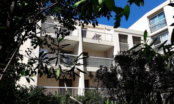 Quartier Administrations Apartment | STUDIO SOUTH TERRACE LE MASSILLON ARENES CENTER 2 STARS
