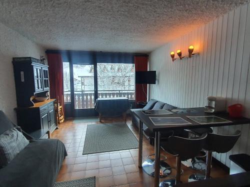 La Chapelle-d'Abondance Apartment | Studio spacieux près des pistes de ski avec balcon et parking - FR-1-692-111