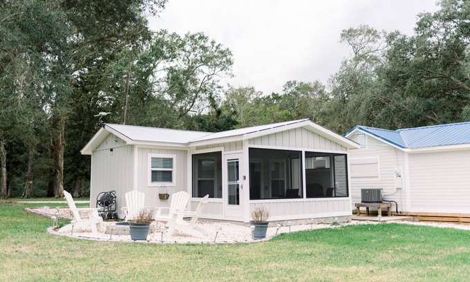 Jennings Apartment | Studio style Cabana on the river