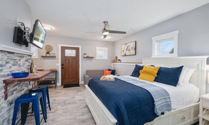 Traverse City Condo | Studio TC Close to Downtown Beaches and Wineries