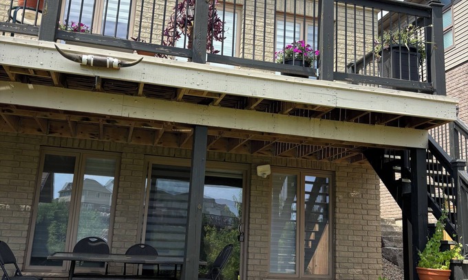 Grand River South Apartment | Studio unit with one bedroom double bed and one sofa bed