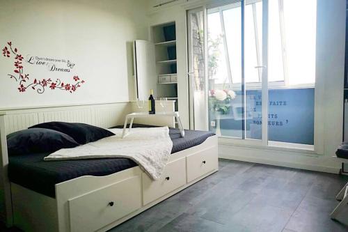 Courseulles-sur-Mer Apartment | Studio vue mer 180° à 200 m de la plage en Normandie +parking