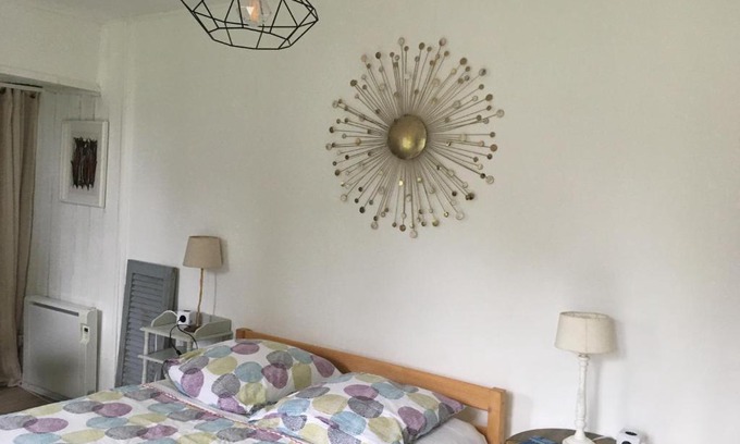 Perros-Guirec House | Studio Vue Mer - Idéal Voyageur Solo, à Vélo, à Pied