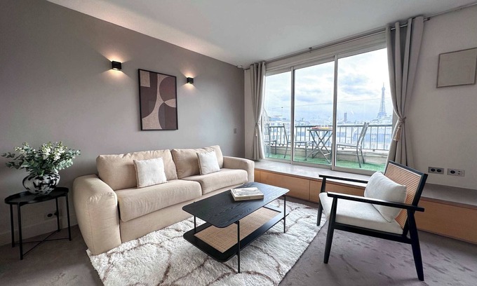 Faubourg-du-Roule Apartment | Studio with balcony & AC - Champs-Élysées view