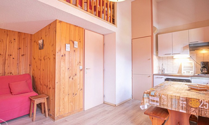Aussois Apartment | Studio with balcony and Wifi in Aussois