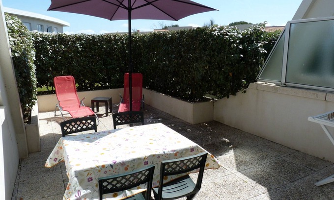 La Rochelle Apartment | Studio with beautiful terrace, real bed, close to the ocean.
