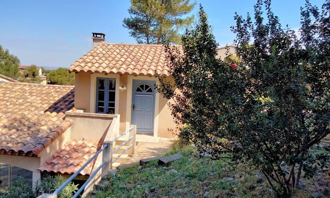 Beaucaire Apartment | Studio with pool on the Provencal hills