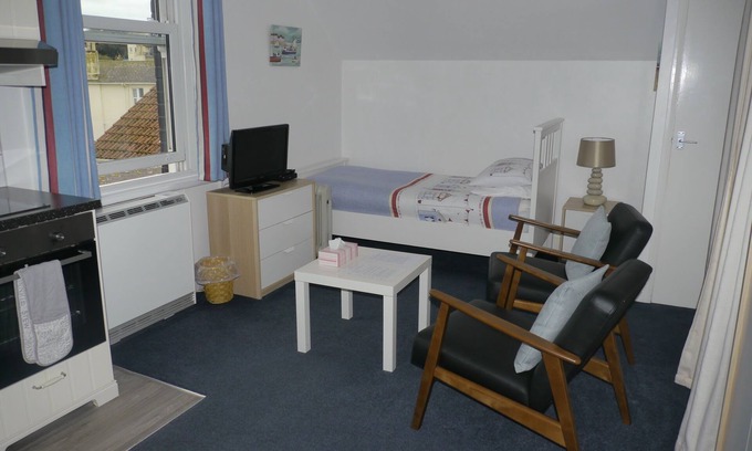 Roundham Apartment | Studio with Sea View