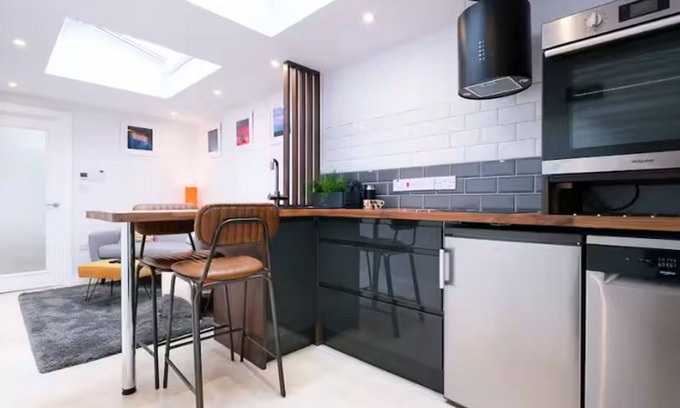 Cirencester Apartment | Studio37 - A cosy, stylish central hideaway | Pass the Keys