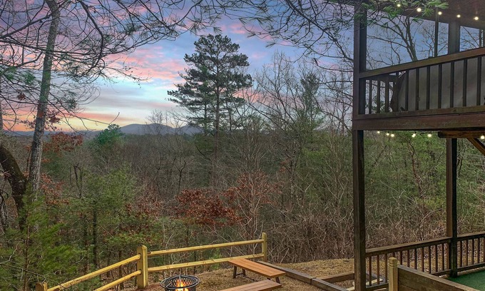 Blue Ridge Cabin | Stunner in ASKA! 🐶friendly 🌄views-Ask About Weekly Discount