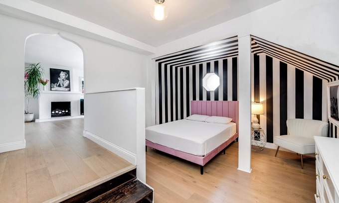 Adams Hill Apartment | Stunning 1-bedroom apartment with view