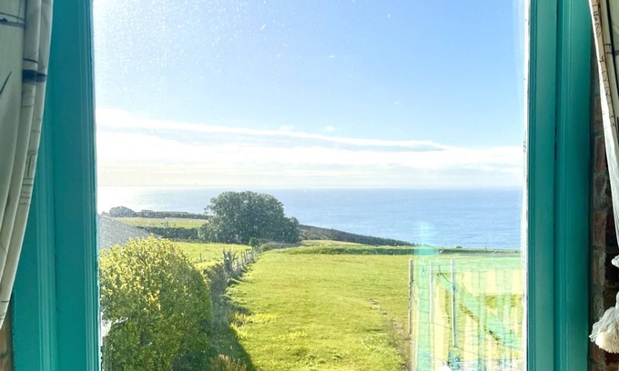 St. Levan Apartment | STUNNING 1 BEDROOM HOLIDAY HOME WITH SEA VIEWS AND PRIVATE OUTSIDE SPACE