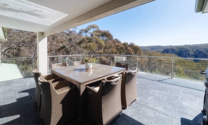 Katoomba House | Stunning 180 Views/Families & Groups/Pet Friendly