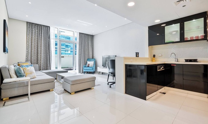 Downtown Dubai Apartment | Stunning 1BR Apartment w/Pool & Gym