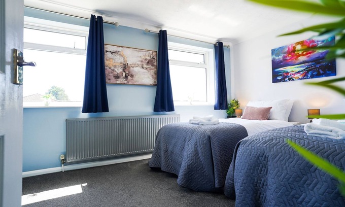 Yaxley House | Stunning 2 bed apartment free parking