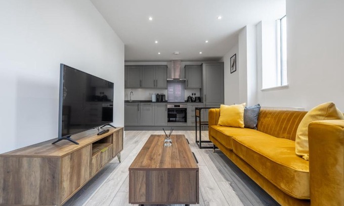 Camberley Apartment | Stunning 2-Bed Apartment in Camberley