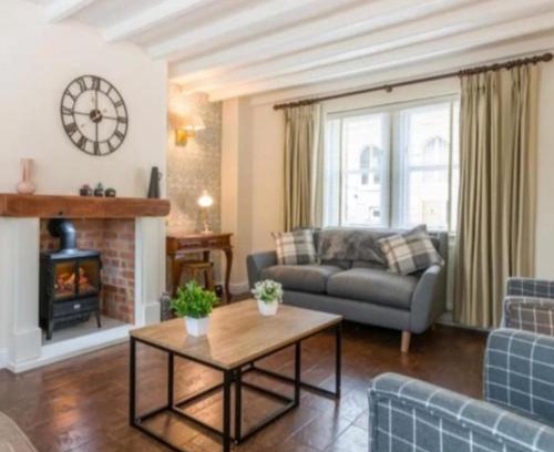 Dobcross House | Stunning 2 bed Cottage in Saddleworth