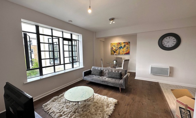 Rushmoor District Apartment | Stunning 2 Bedroom Apartment - Farnborough