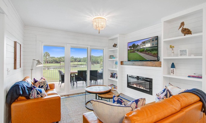 Seabrook Island Villa | Stunning 2BR/2BA Atrium Villas condo with golf course views and private patio!