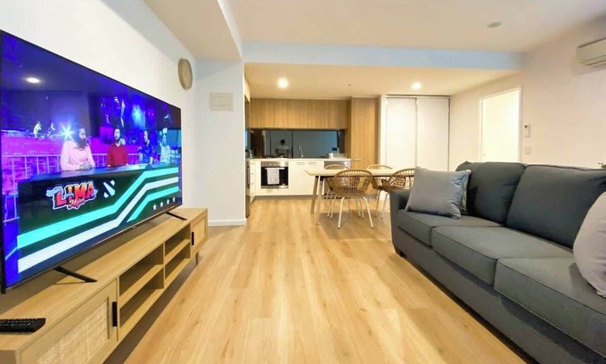 Adelaide Central Business District Apartment | Stunning 2BR CBD Townhouse with Pool-Gym-BBQ